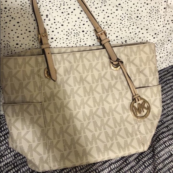 Michael Kors Handbags - MK purse